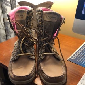 Sperry Top-Sider Hikerfish woman’s boot leopard print.